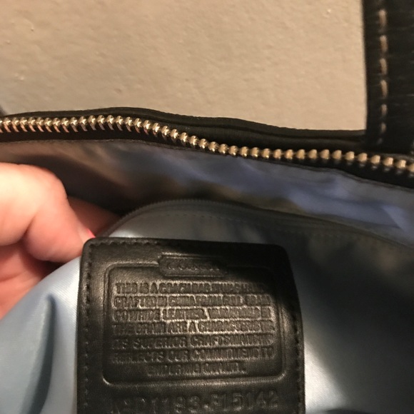 Shiny Black Coach Shoulder bag - Picture 2 of 3